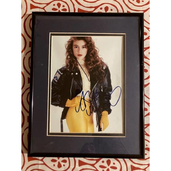RARE - Vintage 11 x 14 Signed Alyssa Milano Photograph - Picture 4 of 9